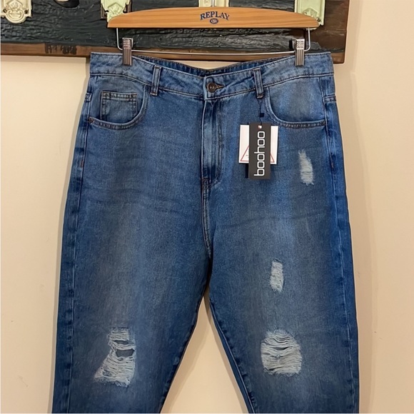 Boohoo Ripped Distressed High Waist Mom Jean Size 14 - Picture 2 of 16